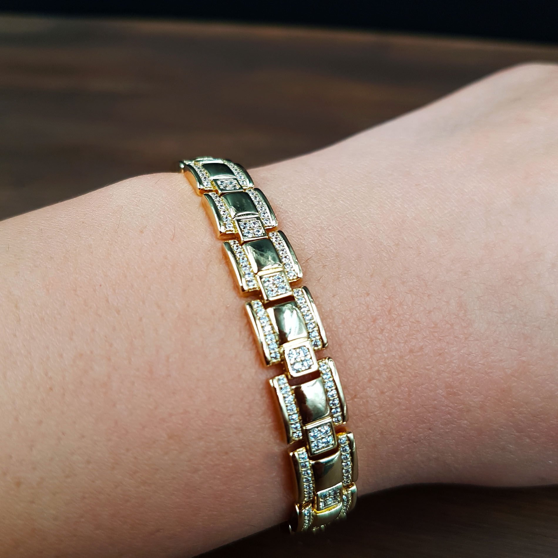 Altın Kaplama Taşlı Kadın Çelik Bileklik