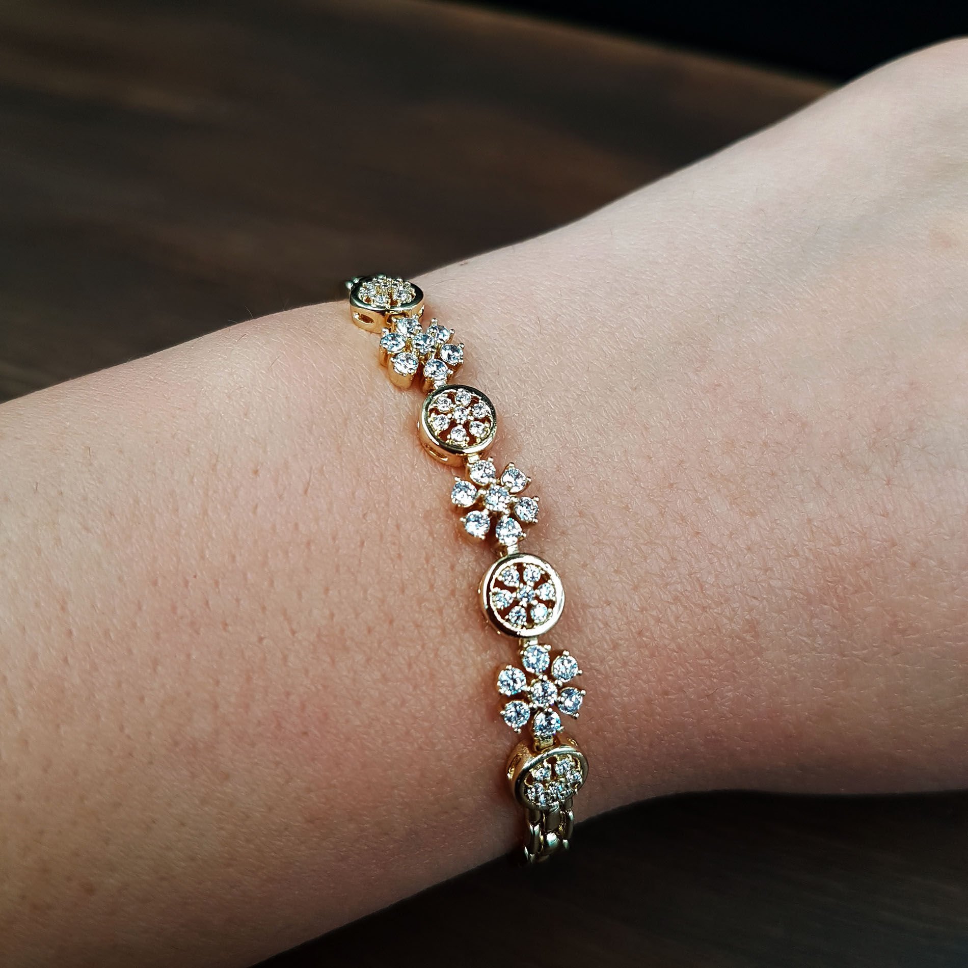 Kar tanesi Taşlı Kadın Çelik Bileklik