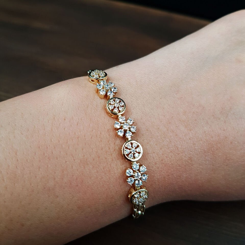 Kar tanesi Taşlı Kadın Çelik Bileklik