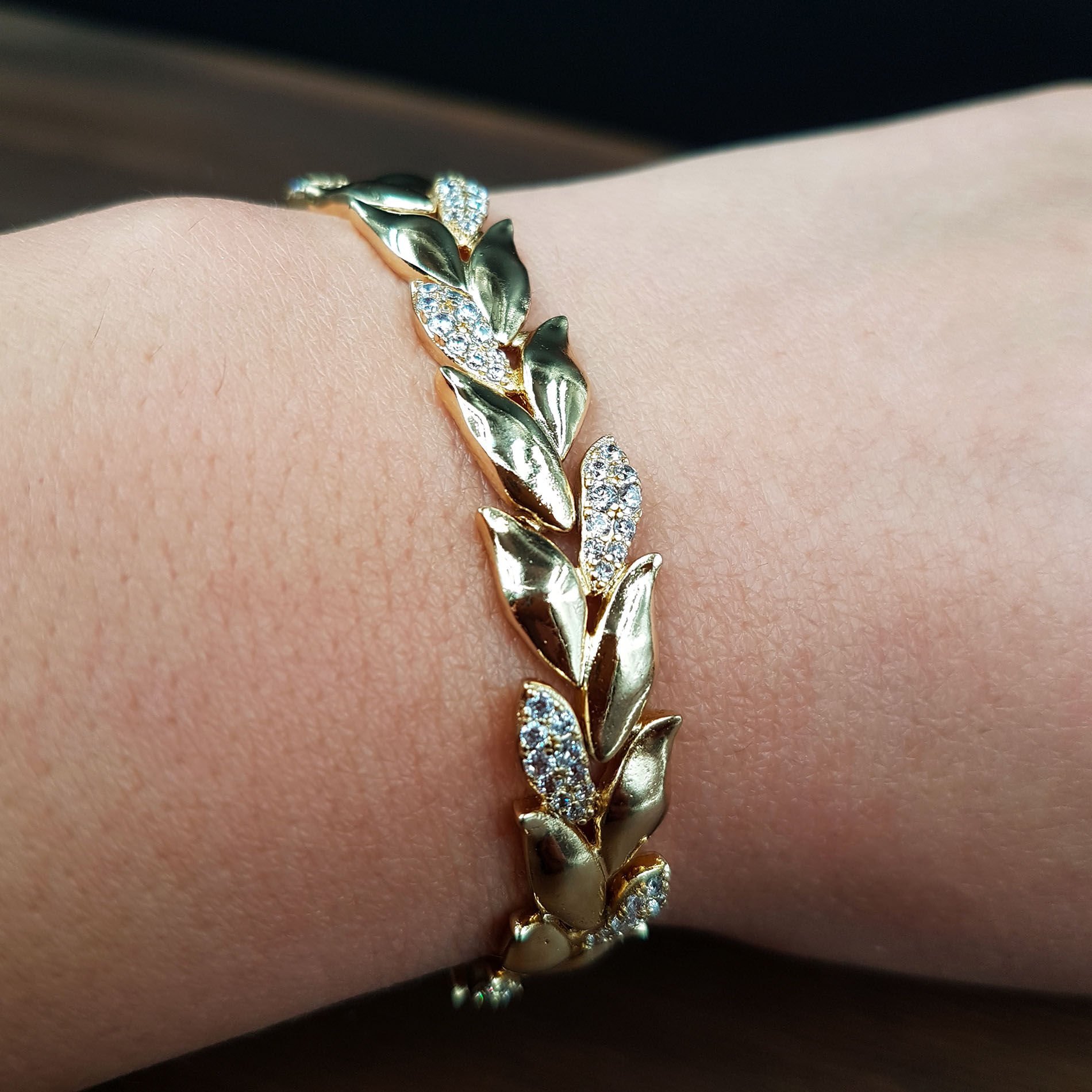 Yaprak Tasarım Taşlı Kadın Çelik Bileklik