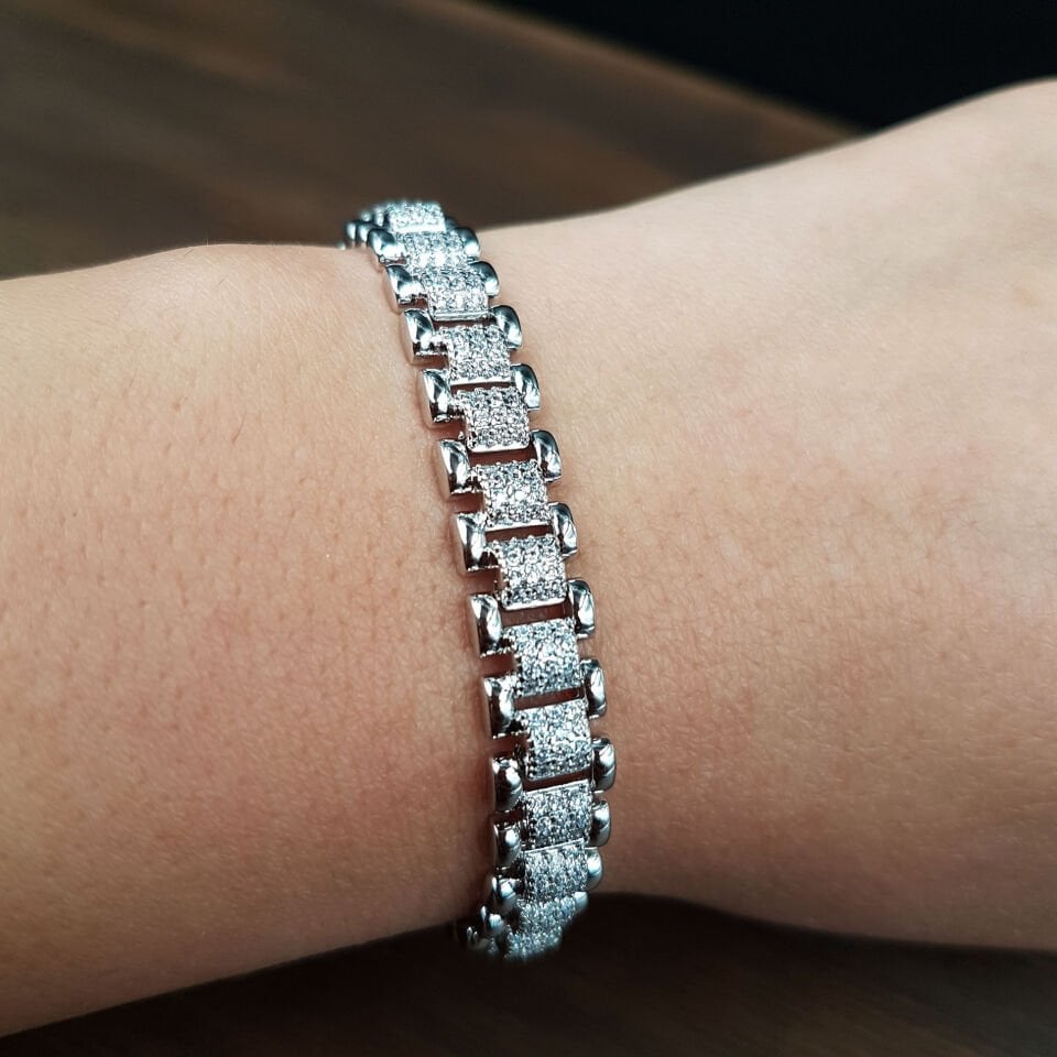 Gümüş Renk Taşlı Kadın Çelik Bileklik