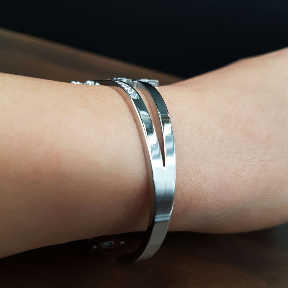 Taşlı Yonca Tasarım Kadın Çelik Kelepçe