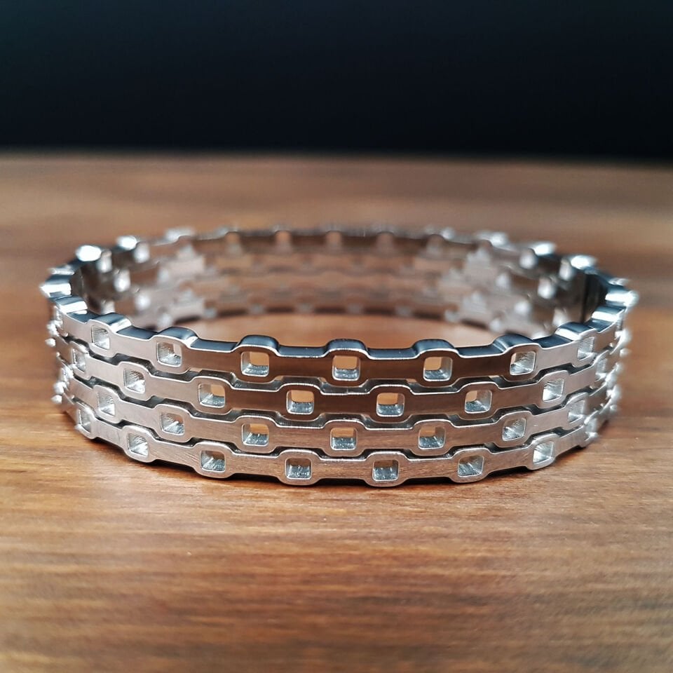 Gümüş Renk Kadın Çelik Kelepçe