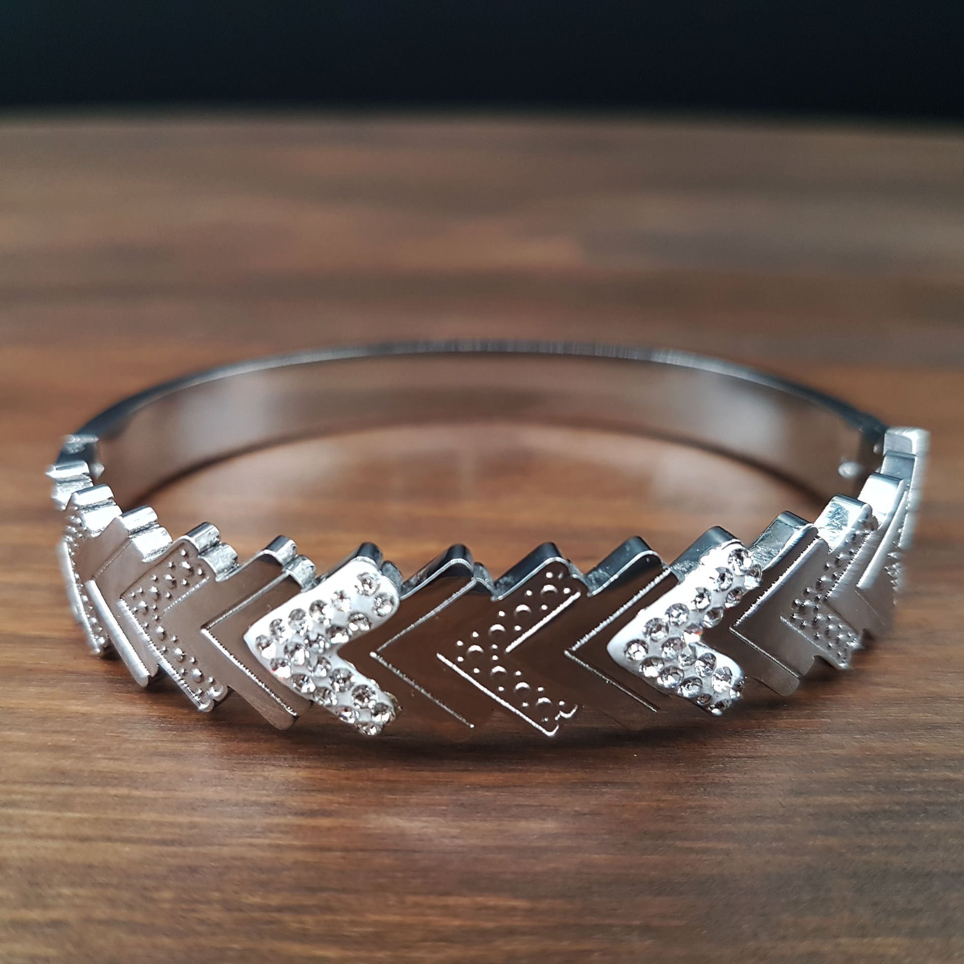 Balık Sırtı Zirkon Taşlı Kadın Çelik Kelepçe