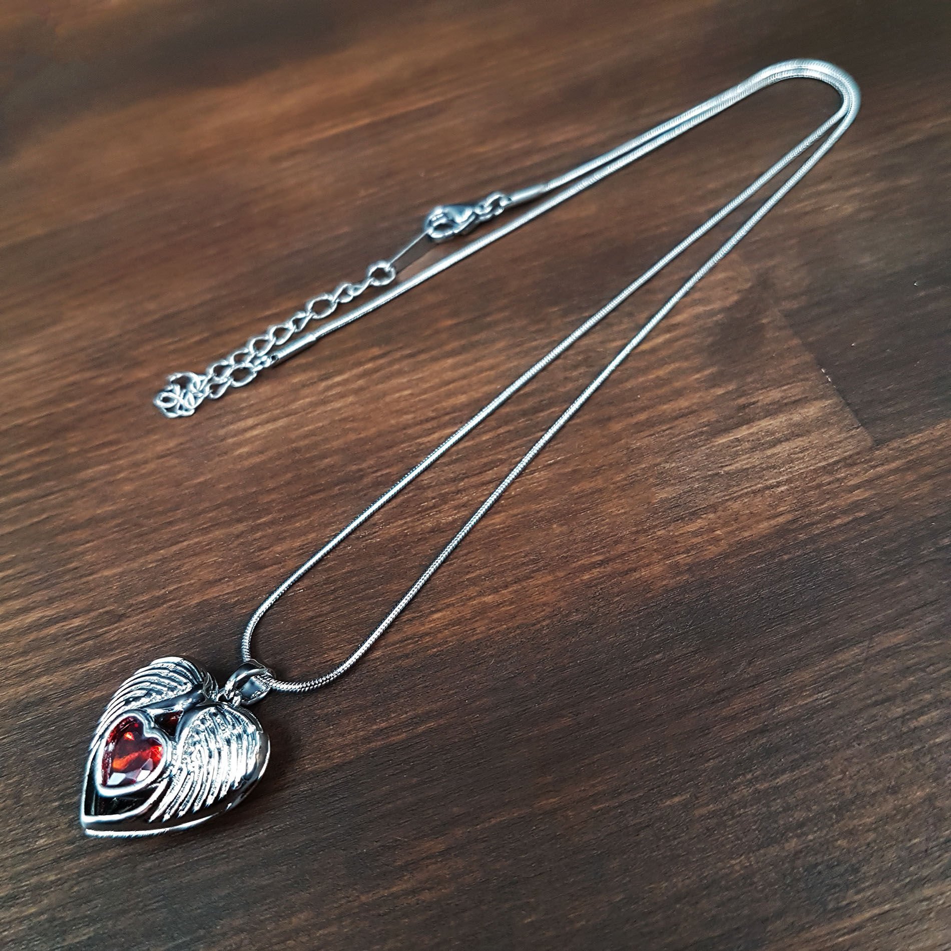 Kırmızı Taşlı Kalp Kadın Çelik Kolye