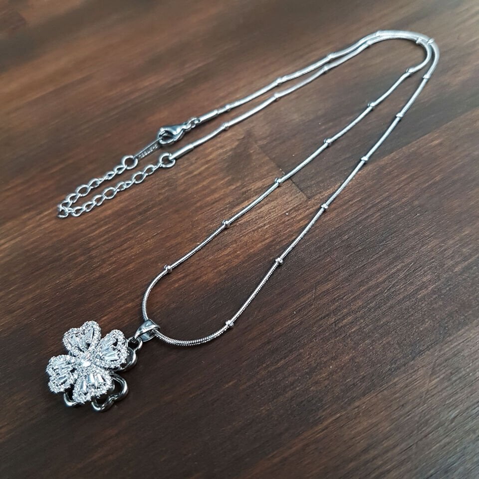 Dönen Çarklı Yonca Kadın Çelik Kolye