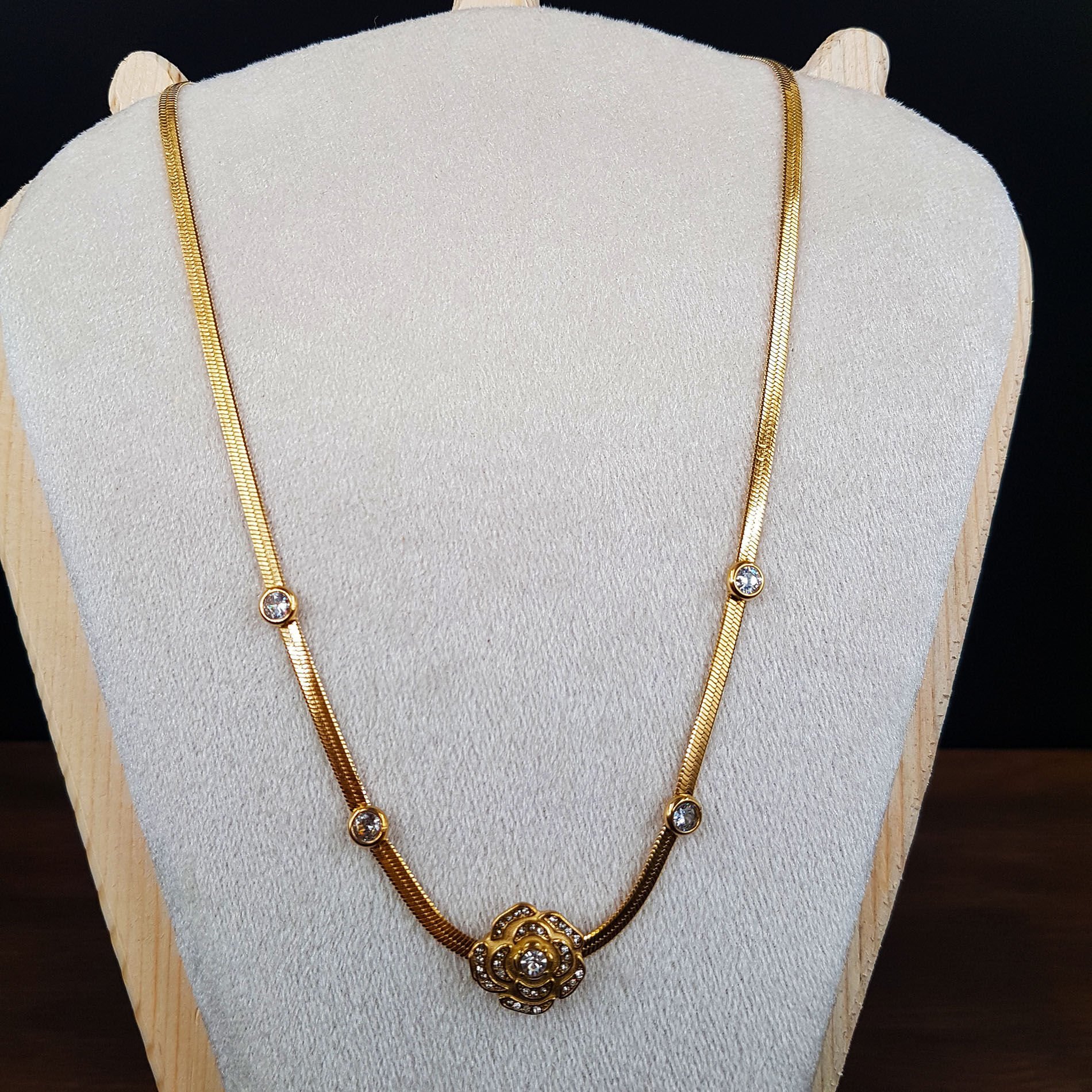 Balık Sırtı Gül Model Kadın Çelik Kolye