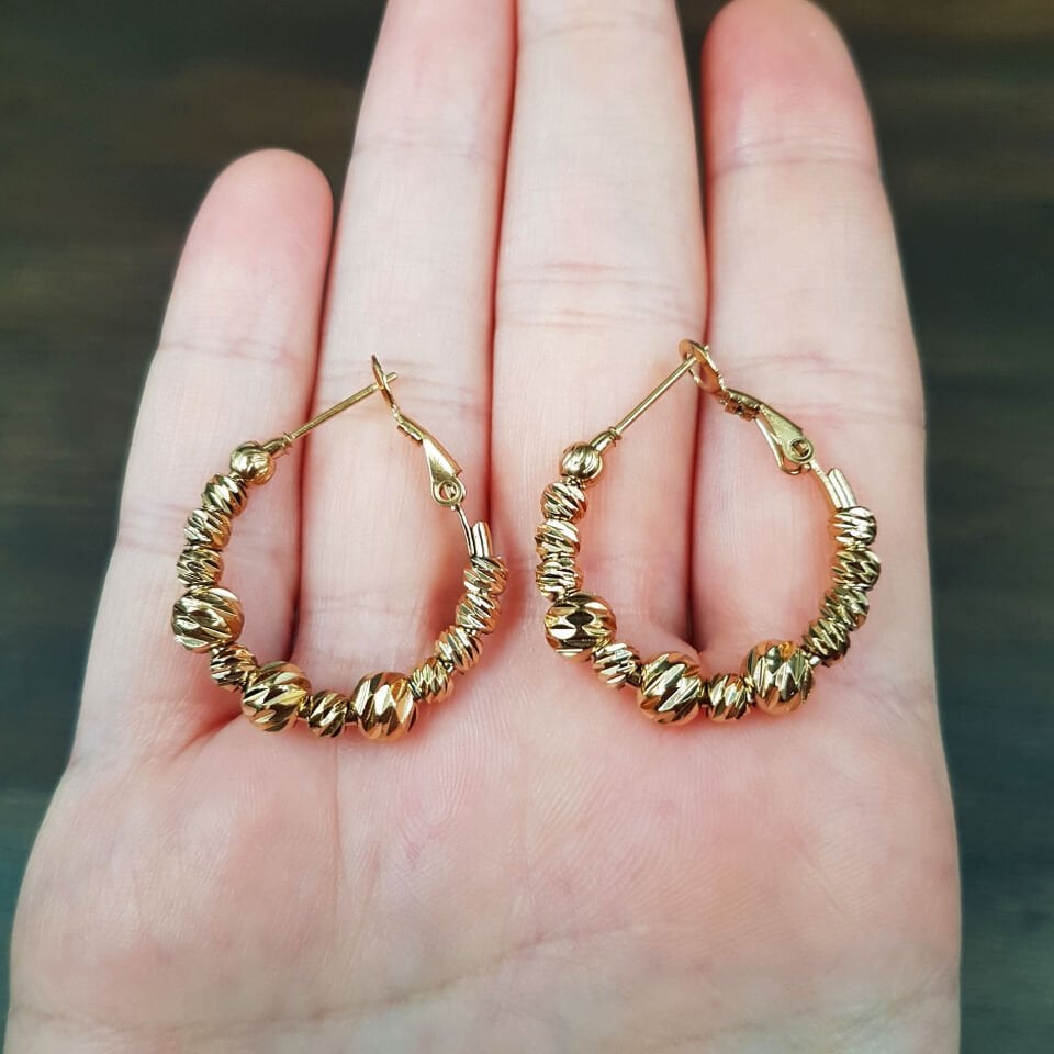 Gold Renk İşlemeli Halka Çelik Küpe