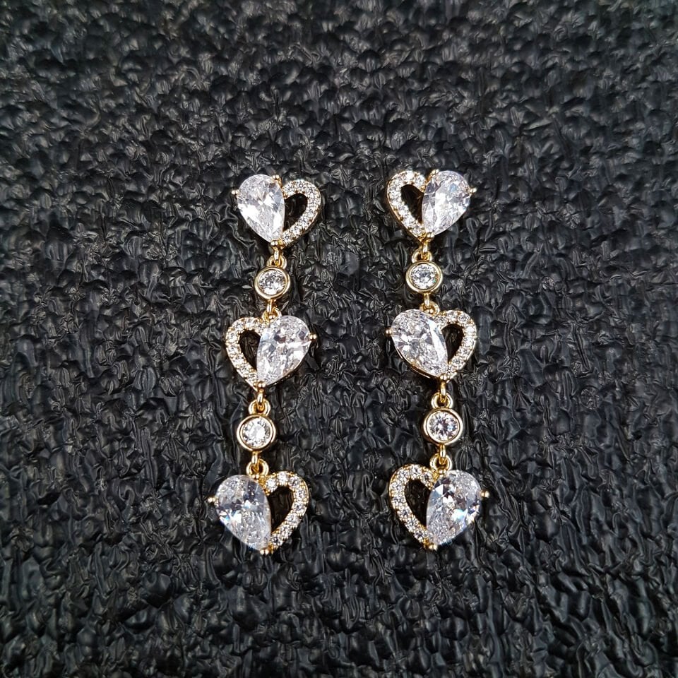 Kalp Tasarım Taşlı Kadın Çelik Küpe