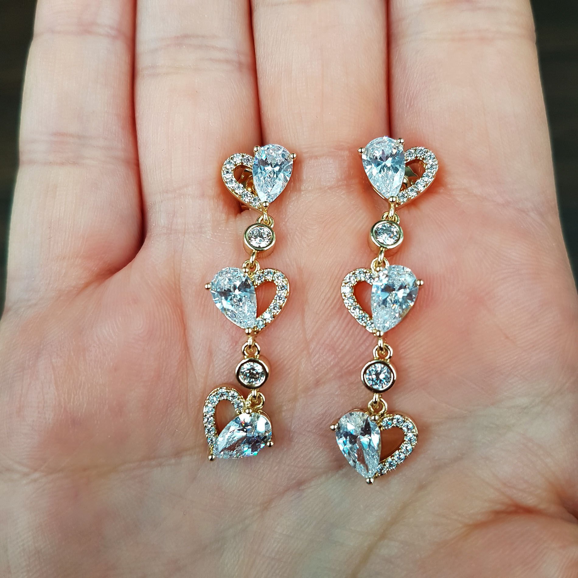 Kalp Tasarım Taşlı Kadın Çelik Küpe