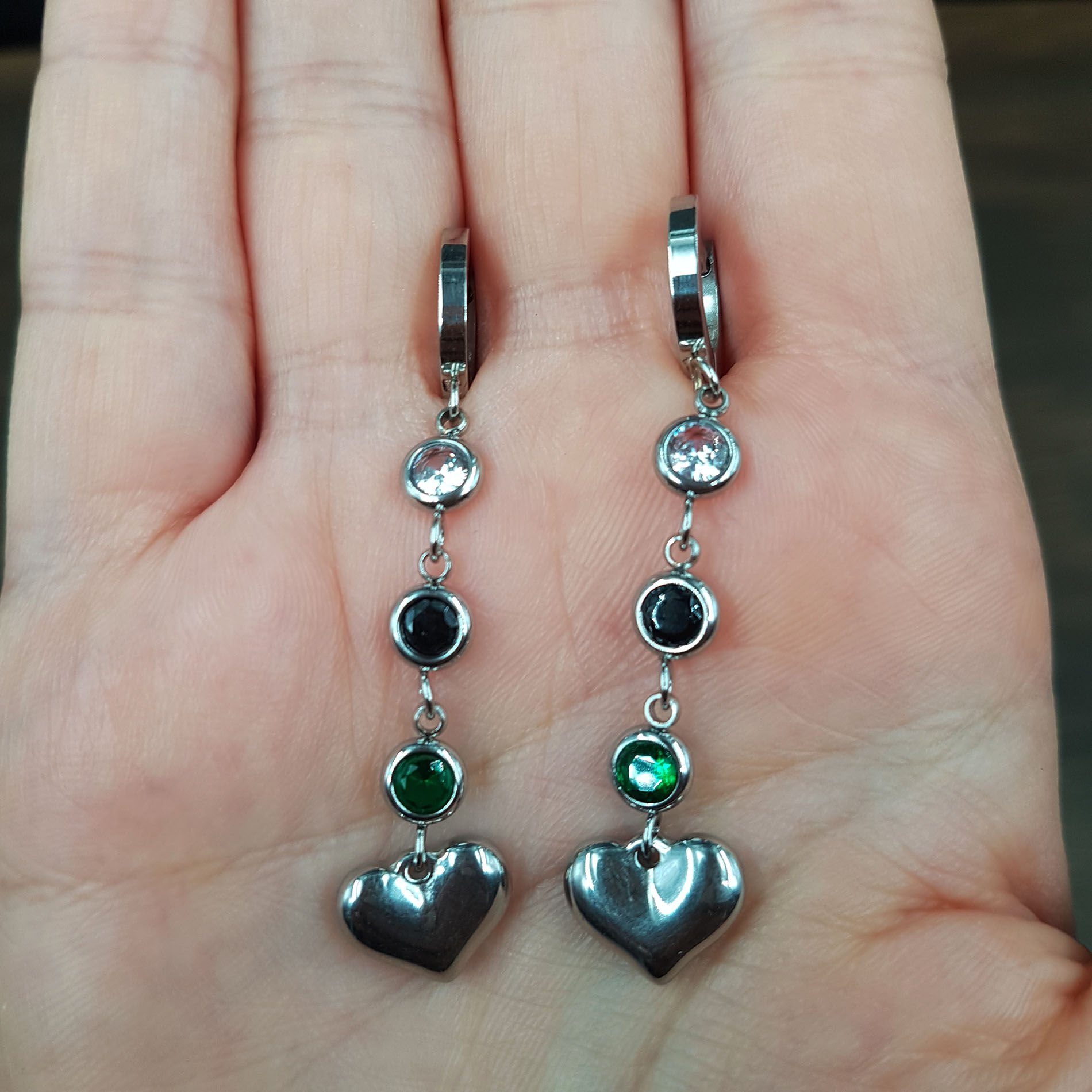 Gümüş Renk Kalp Sallantılı Kadın Çelik Küpe