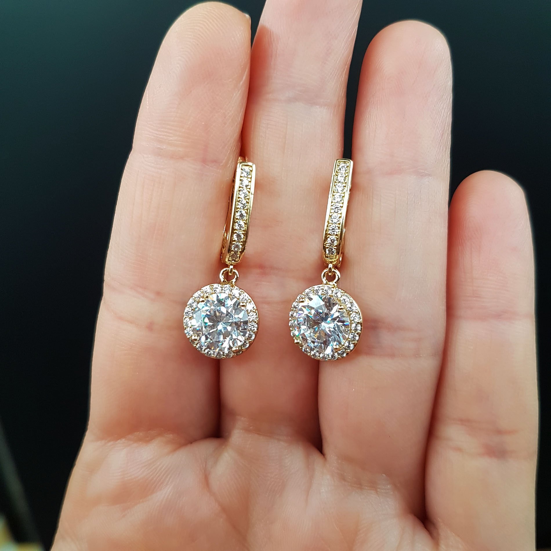 Yuvarlak Zirkon Taşlı Kadın Çelik Küpe