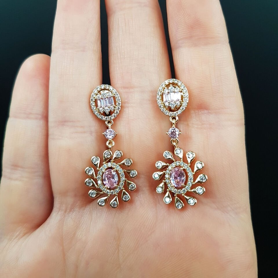 Pembe Zirkon Taş Tasarım Sallantı Gold Çelik Küpe