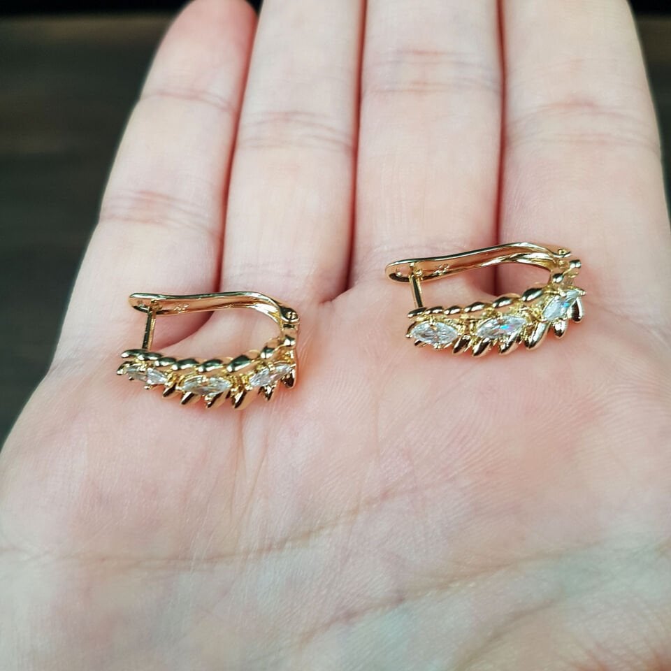 Yaprak Tasarım Taşlı Kadın Çelik Küpe