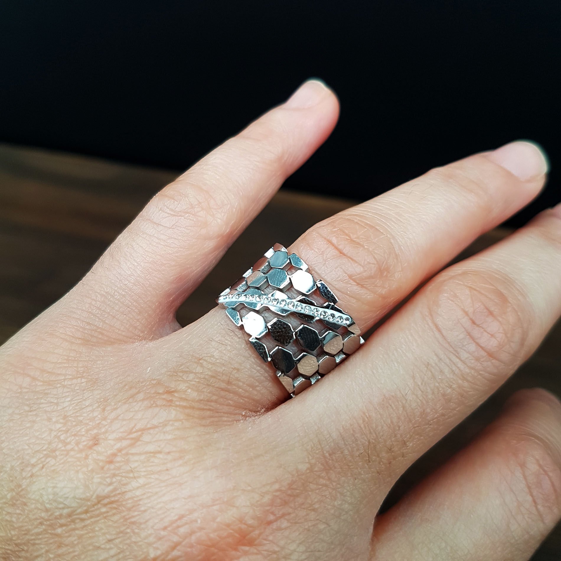 Petek Tasarım Taşlı Kadın Çelik Yüzük