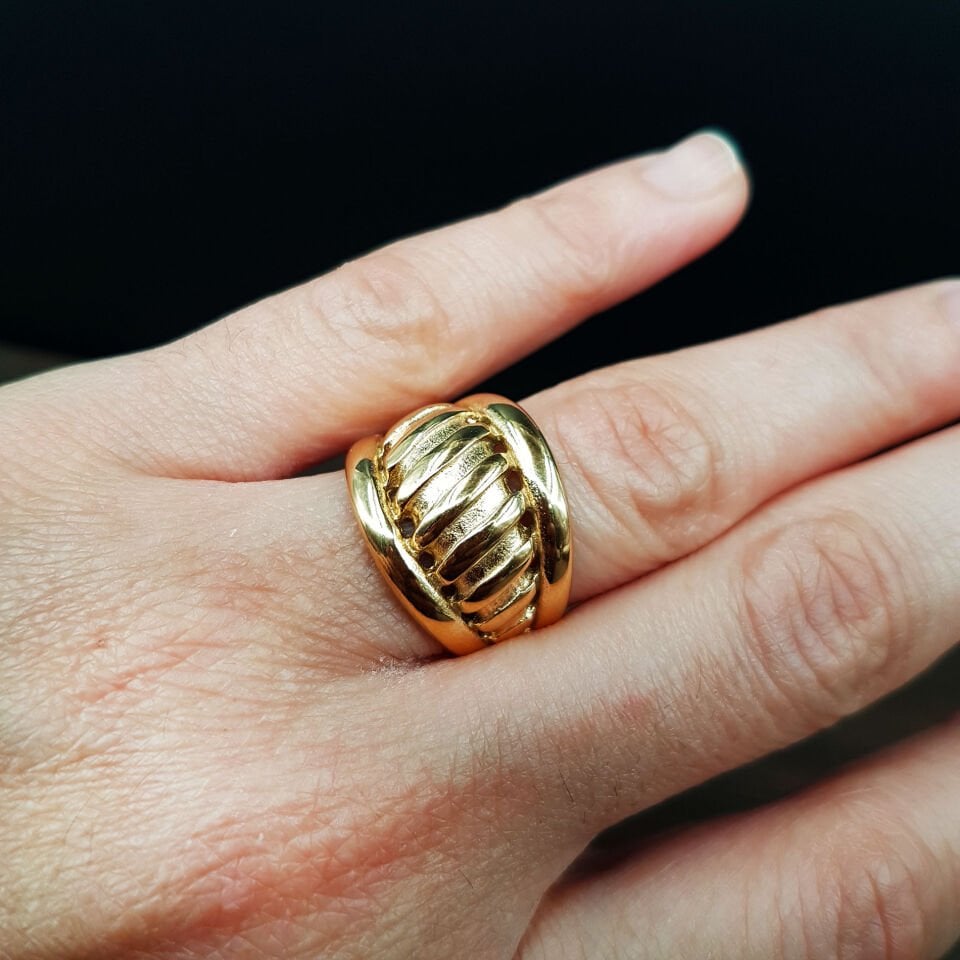 Gold Renk Bombeli Şerit Tasarım Kadın Çelik Yüzük