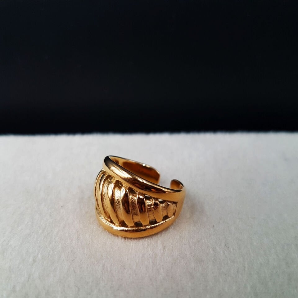 Gold Renk Bombeli Şerit Tasarım Kadın Çelik Yüzük