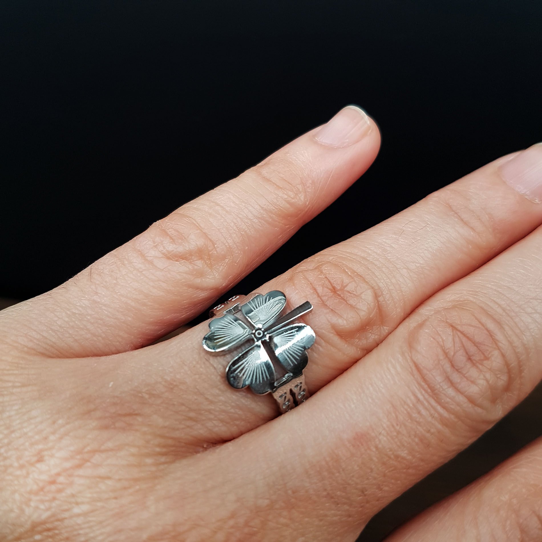 Gümüş Renk Yonca Kadın Çelik Yüzük